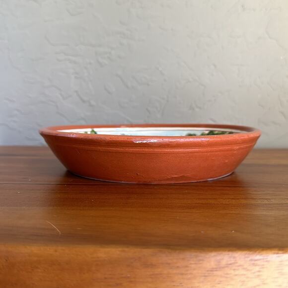 Handmade painted and carved terracotta bowl signed made in Portugal farmer scene - Picture 2 of 4